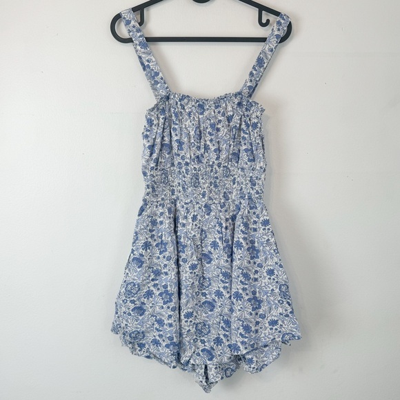 Hollister Floral Romper with Pockets NWT - Picture 3 of 10
